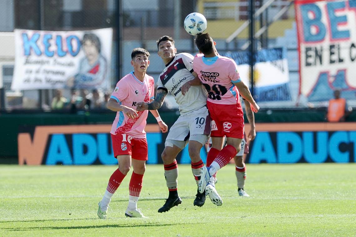 Colón se complicó solo: cayó 1 a 0 ante Arsenal en Sarandí