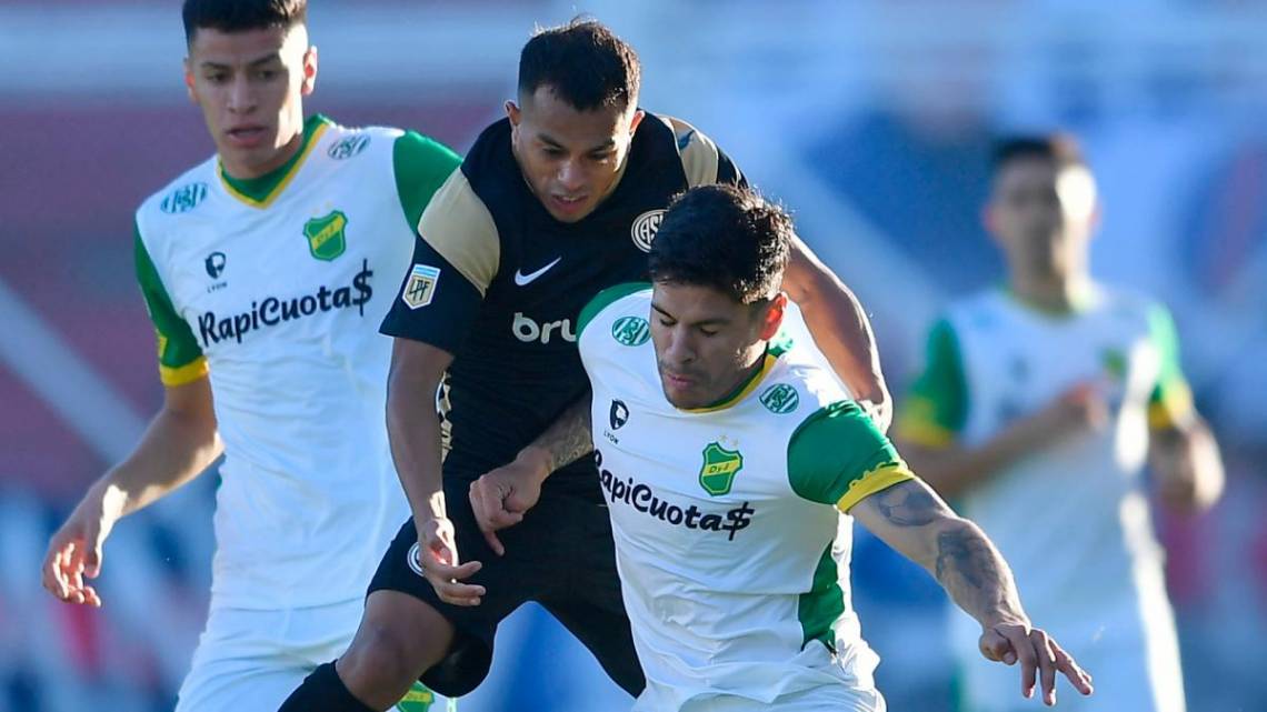 Defensa y San Lorenzo animarán un cruce clave para clasificar a Libertadores de 2024