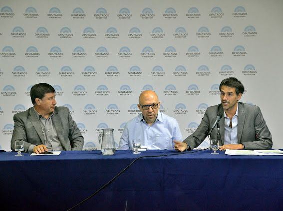 Los diputados nacionales Juan Martín, Fabio Quetglas y Daniel Arroyo.