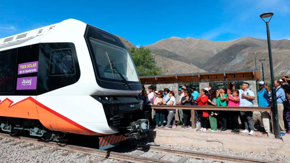 Jujuy inaugura su tren turístico solar que recorrerá la Quebrada de Humahuaca