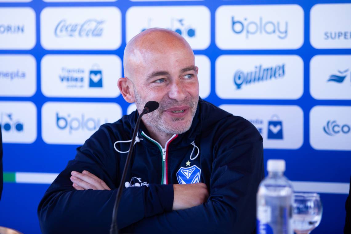 Sebastián Méndez presentó su renuncia como entrenador de Vélez
