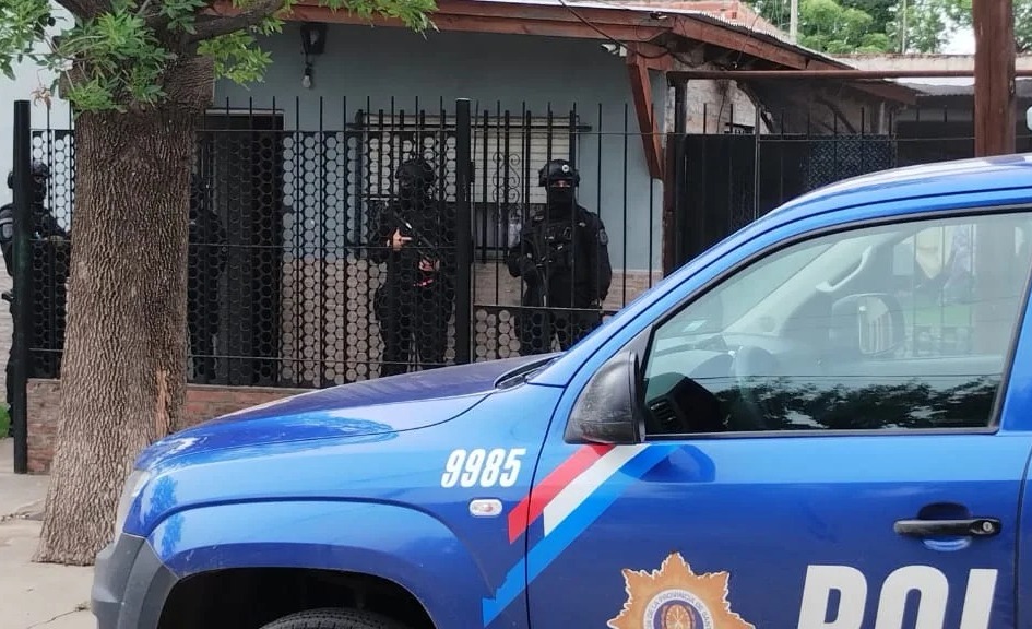 Allanamientos en Rosario por las balaceras y amenazas a Pullaro