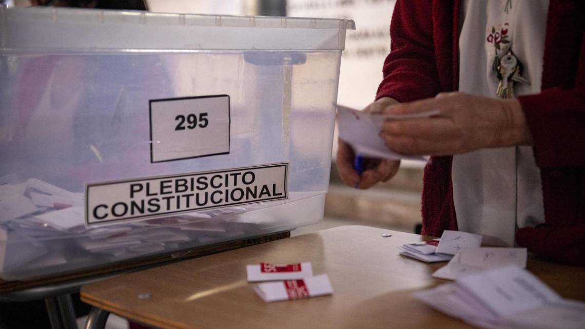 Chile va a las urnas en un nuevo intento por cambiar la Constitución de Pinochet