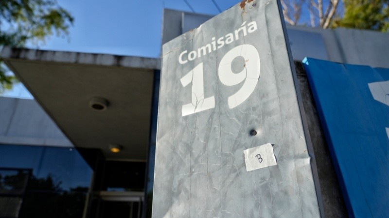Rosario: balaron el frente de la comisaría 19 y dejaron una nota intimidatoria