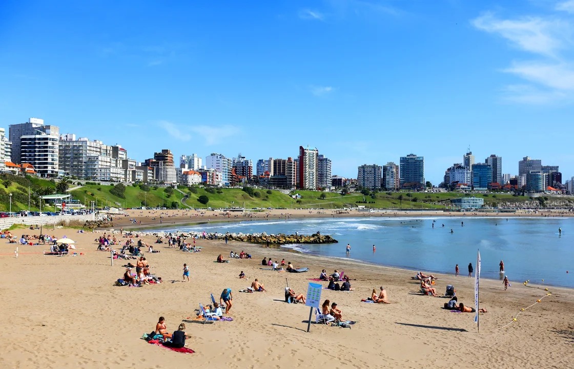 La playa Cabo Corrientes, uno de los principales atractivos turísticos de Mar del Plata. (Foto: Turismo Mar del Plata)