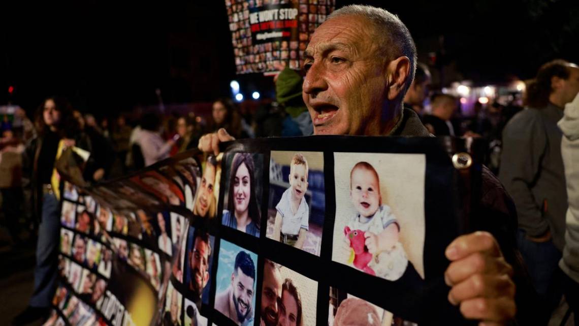 Los familiares de los rehenes exigen que el gobierno israelí acelere la recuperación de los cautivos. (Foto AFP)