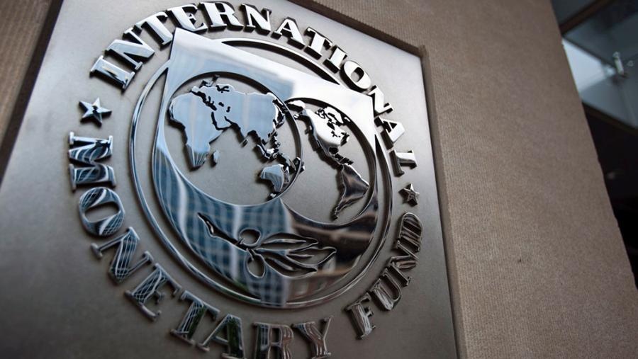 El FMI advirtió sobre los riesgos de la economía argentina y afirmó que el Gobierno relajará las restricciones al dólar