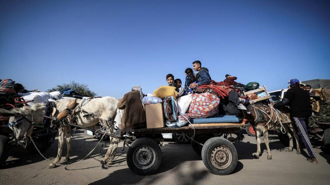  Unos 184.000 palestinos se inscribieron para pedir ayuda humanitaria tras ser forzados a dejar a dejar el sur de Gaza. (Foto: AFP)