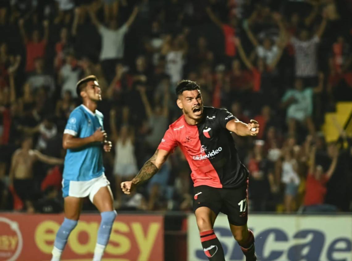Axel Rodriguez celebra el gol del triunfo. (Foto: Mauricio Garin - El Litoral 
