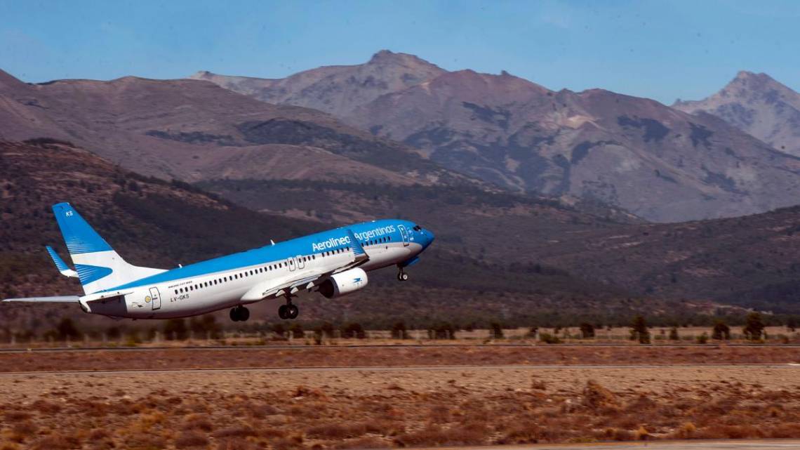 Aerolíneas Argentinas es una de las empresas que Milei quiere privatizar totalmente. (Foto: Télam)