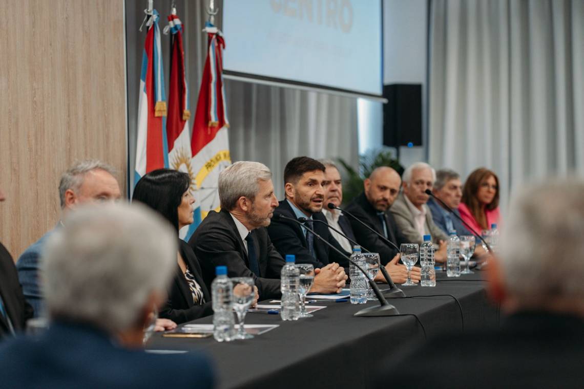 Pullaro participó en Paraná de una reunión de trabajo del Gabinete Productivo de la Región Centro.  (Foto: GSF)