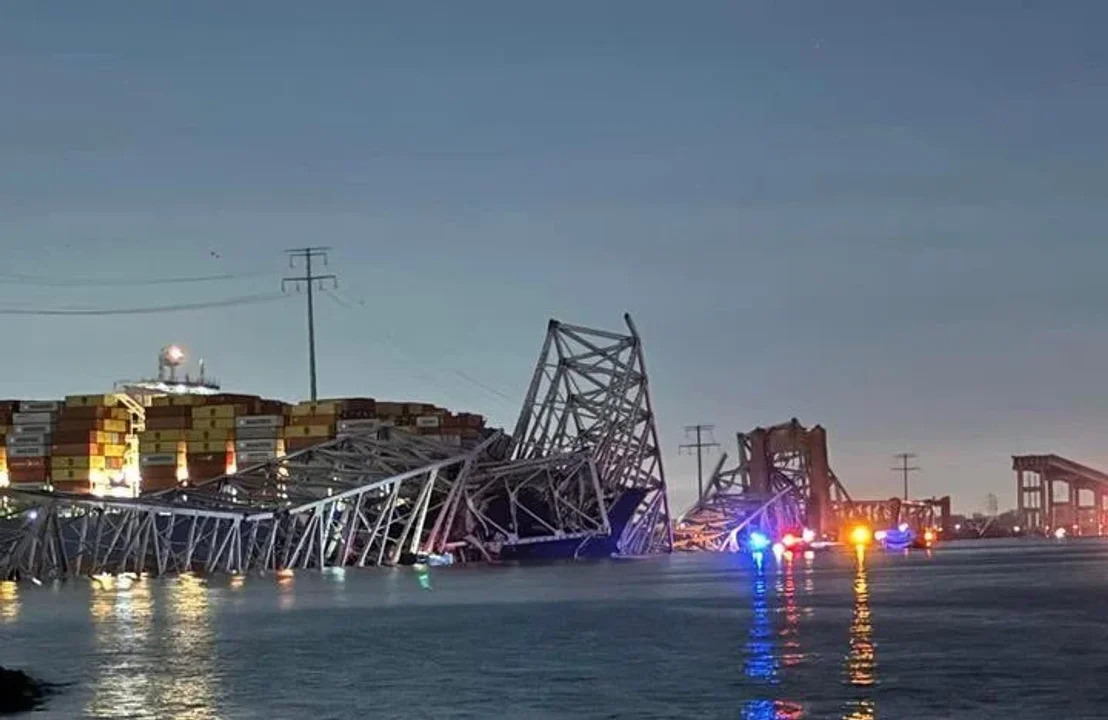 Impactante: colapsó un puente en EEUU y decenas de vehículos cayeron al agua.  (Foto: Reuters)