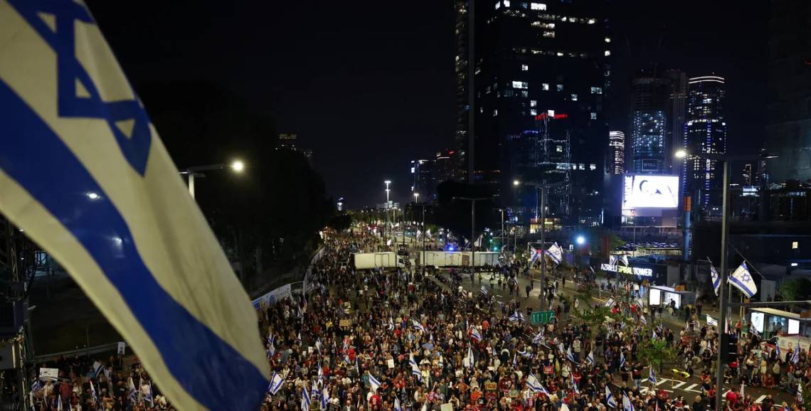 Miles de personas se expresaron en contra del gobierno de Netanyahu. (Foto Reuters)