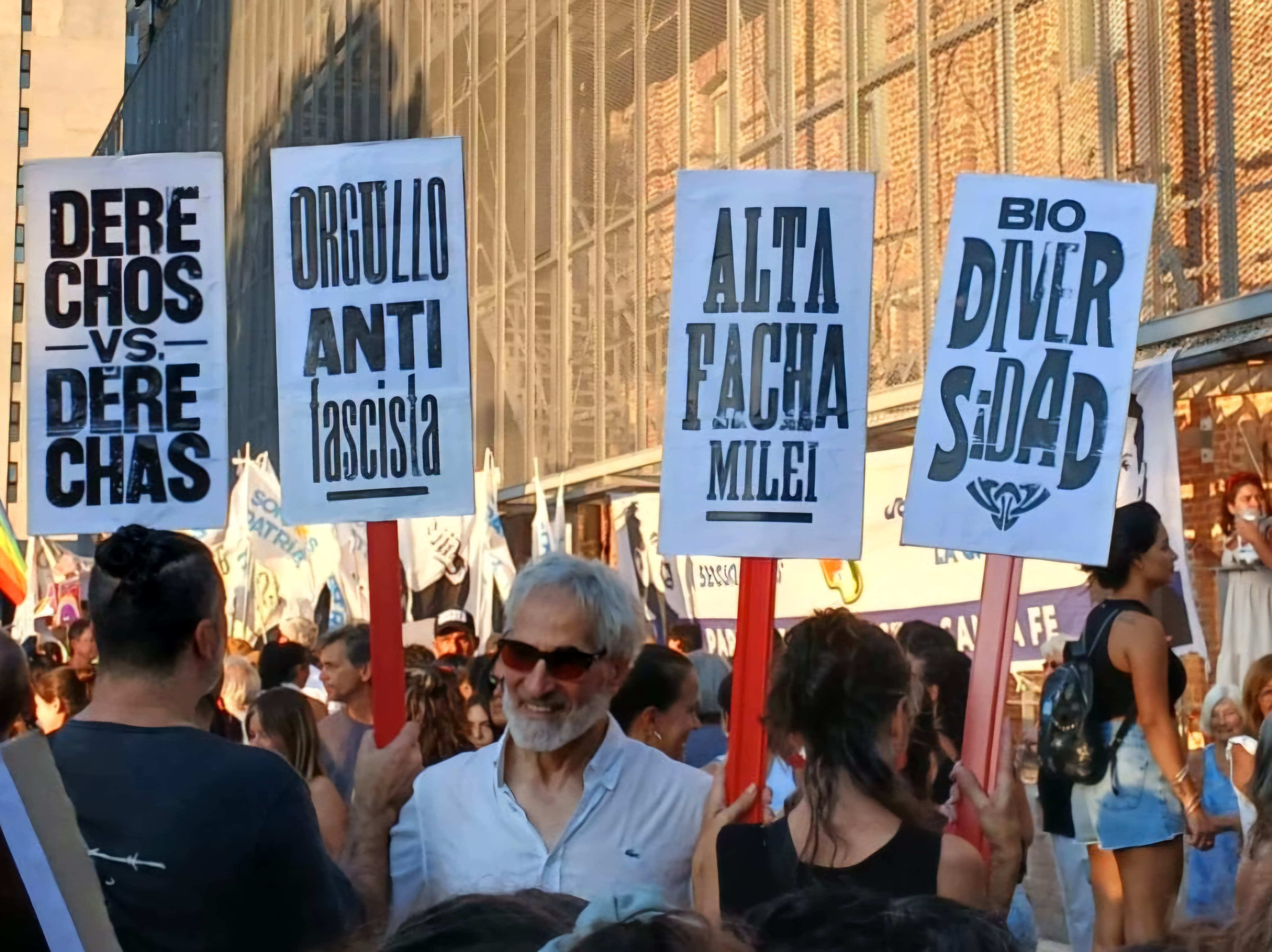 Multitudinaria Marcha del Orgullo en Santa Fe: “No somos casta, somos el pueblo” (Foto: LT10)