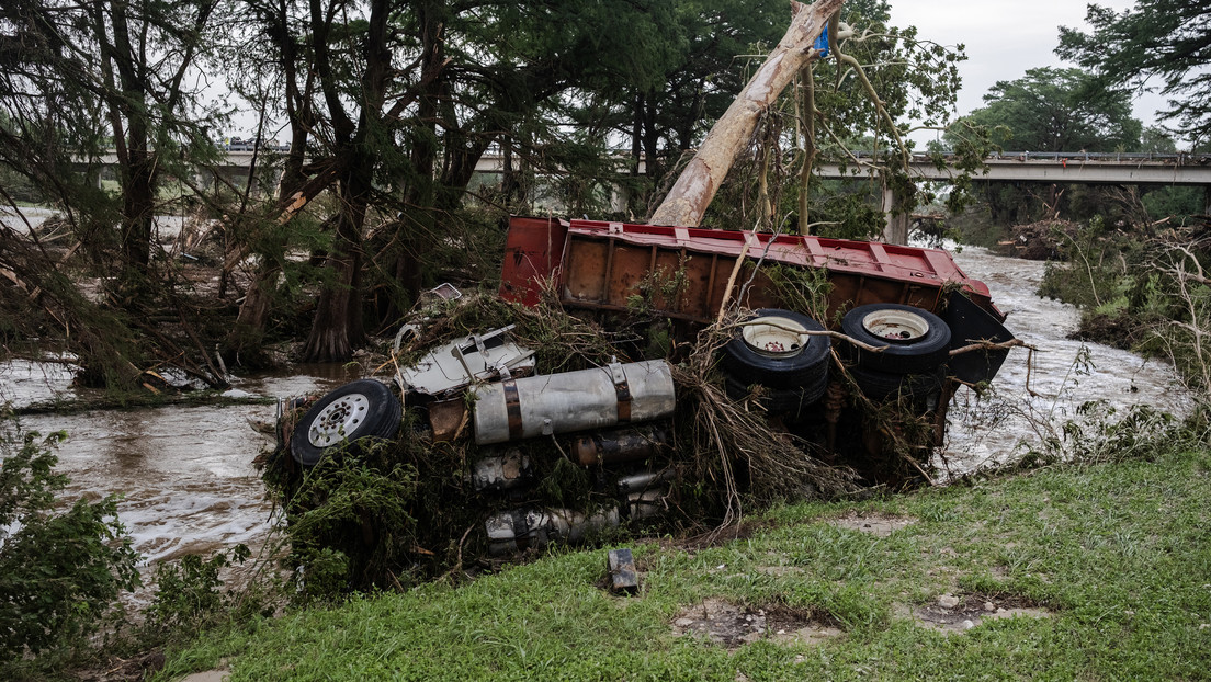 Por una nueva tormenta en Texas, se interrumpió la búsqueda de los sobrevivientes de las inundaciones