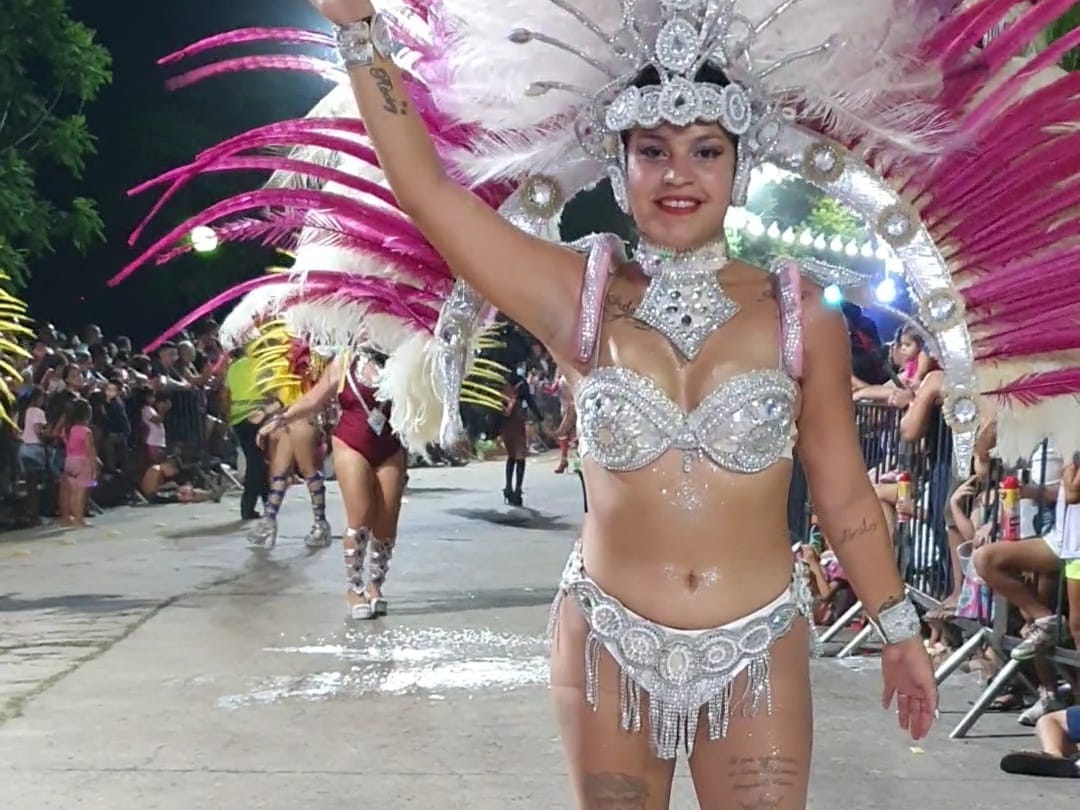 Noche de carnaval, con comparsas y el show de Mario Pereyra