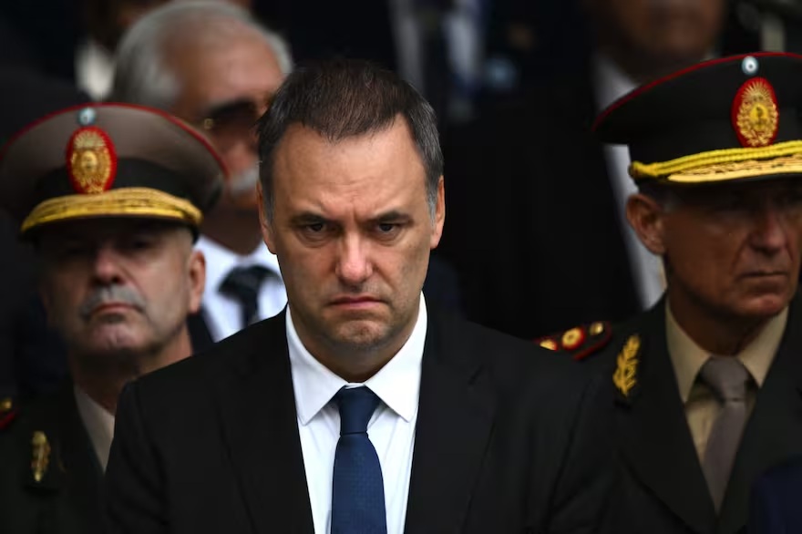 Piden nuevas medidas en la causa contra Adorni por presunto enriquecimiento ilícito