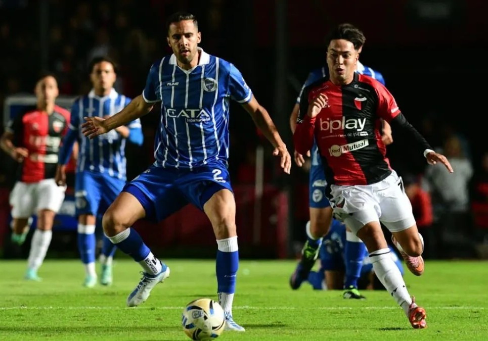 Con uno menos, Colón igualó 0 a 0 frente a Godoy Cruz