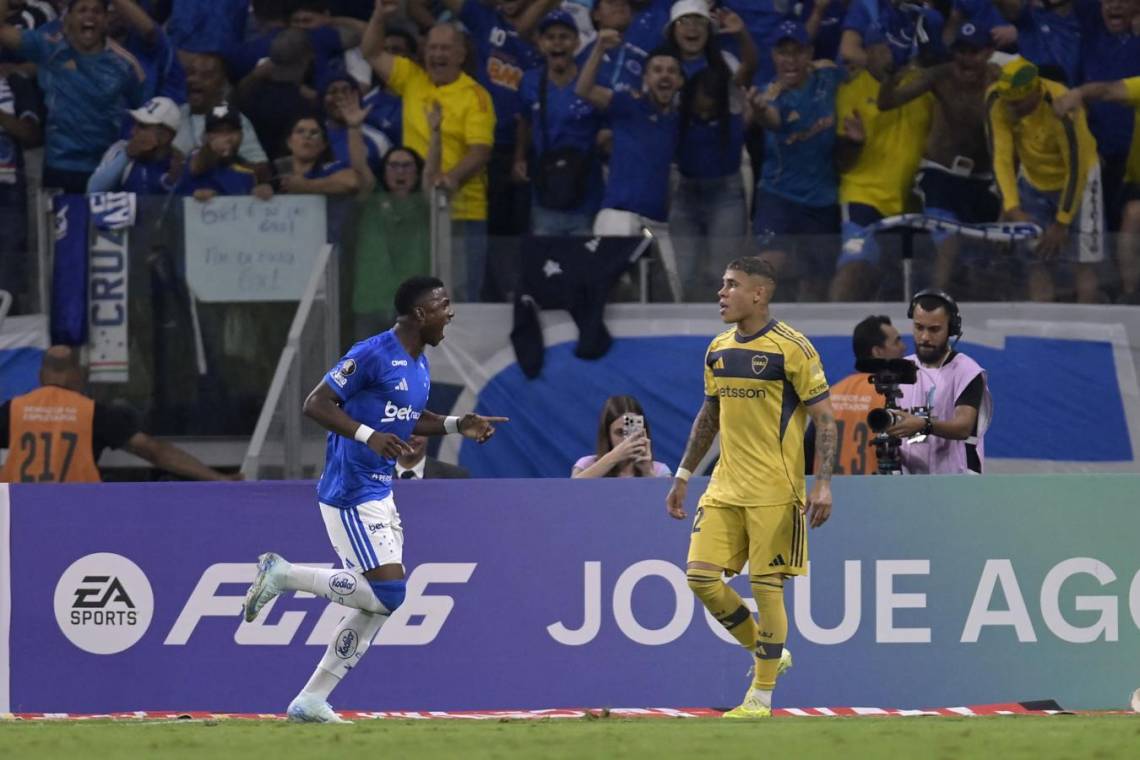 Boca jugó con diez todo el segundo tiempo y cayó ante Cruzeiro en Belo Horizonte