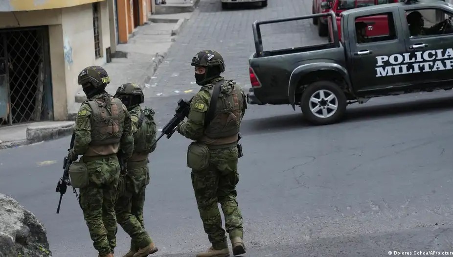 Ecuador impone toque de queda nocturno en casi la mitad del país por la escalada de violencia