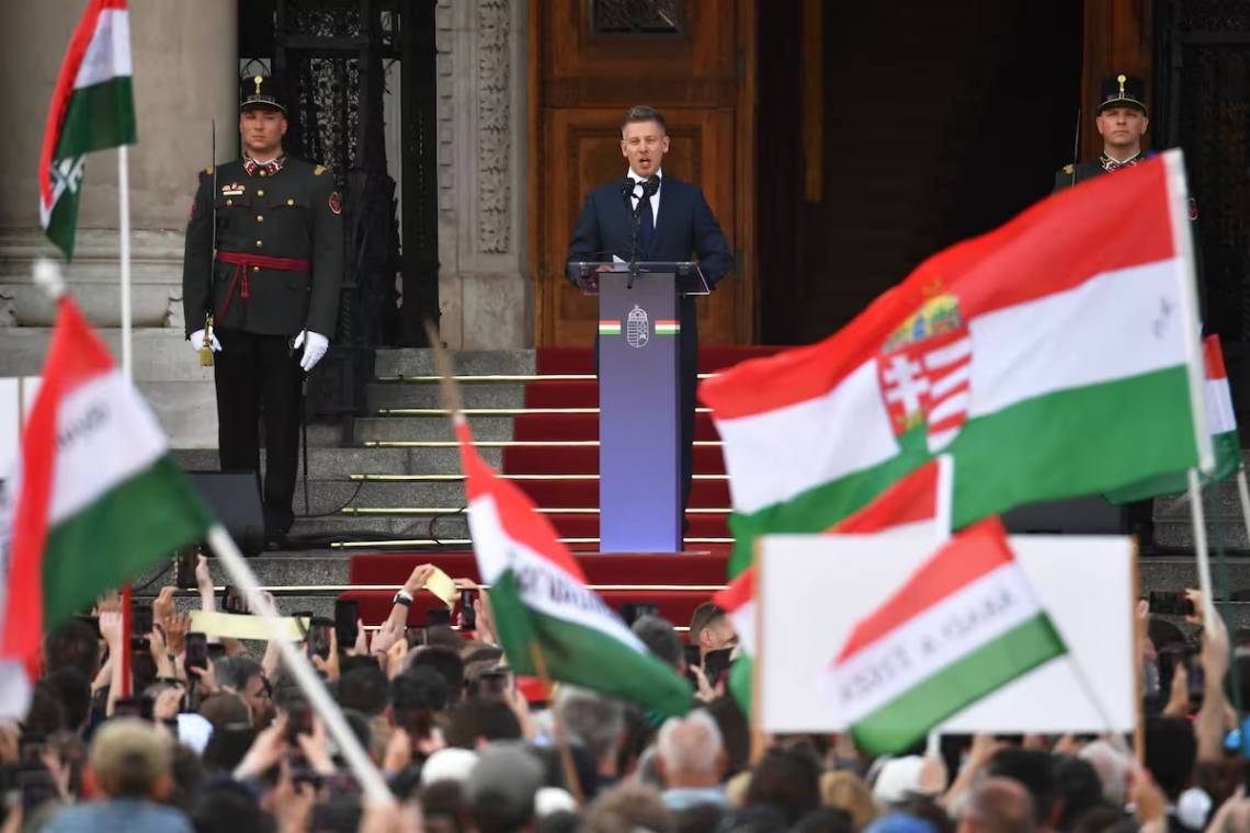 Asumió el nuevo primer ministro de Hungría tras 16 años de gobierno de Orbán
