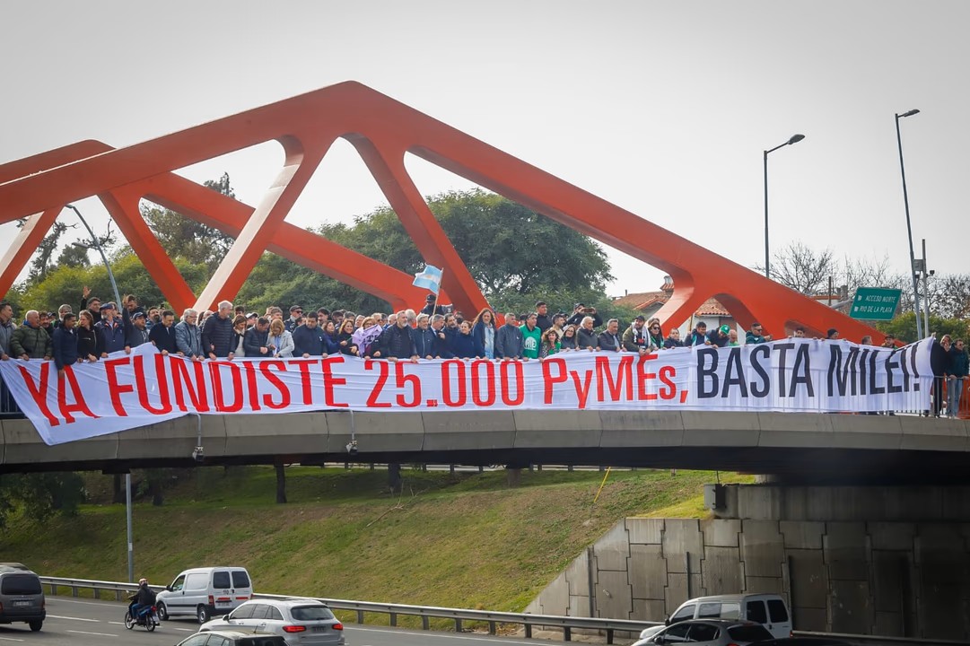 Sindicatos marcharon contra el cierre de PyMEs y la pérdida de empleos