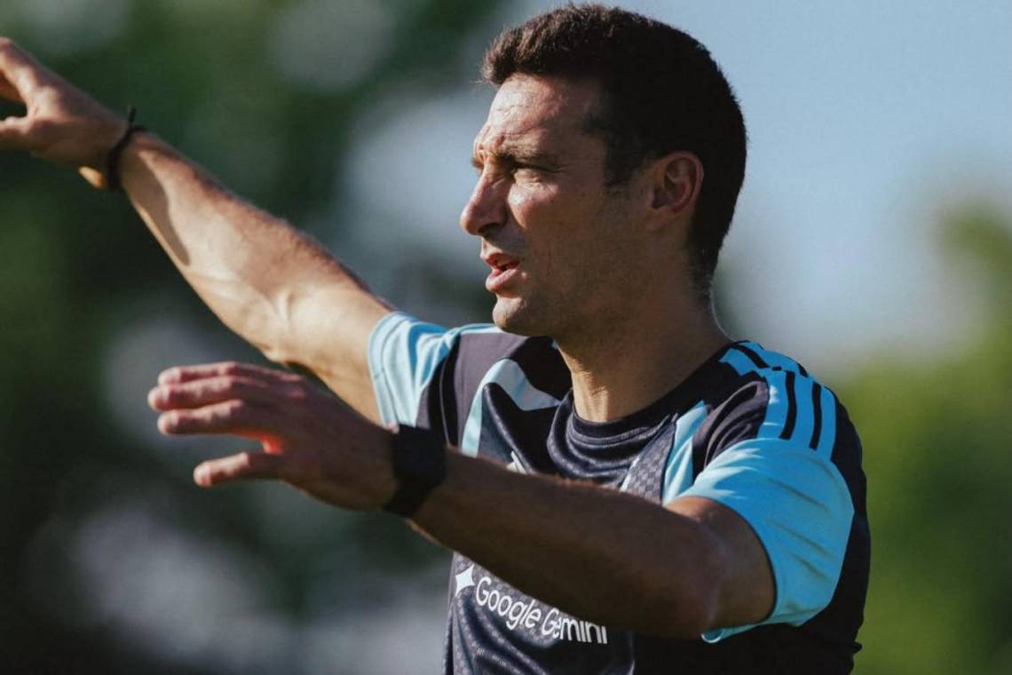 ¿Scaloni analiza cambiar el esquema defensivo para el debut de Argentina en el Mundial?