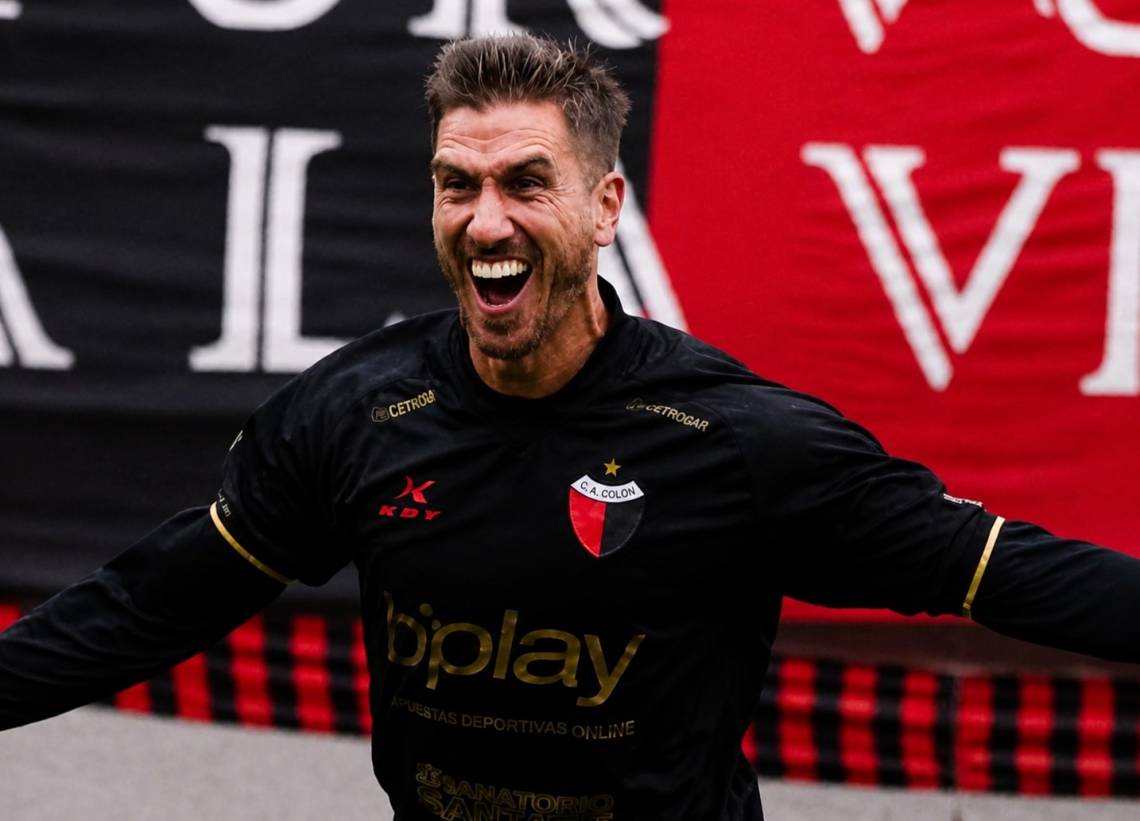 Colón ganó 3 a 0 como visitante, recuperó confianza y volvió a prenderse arriba