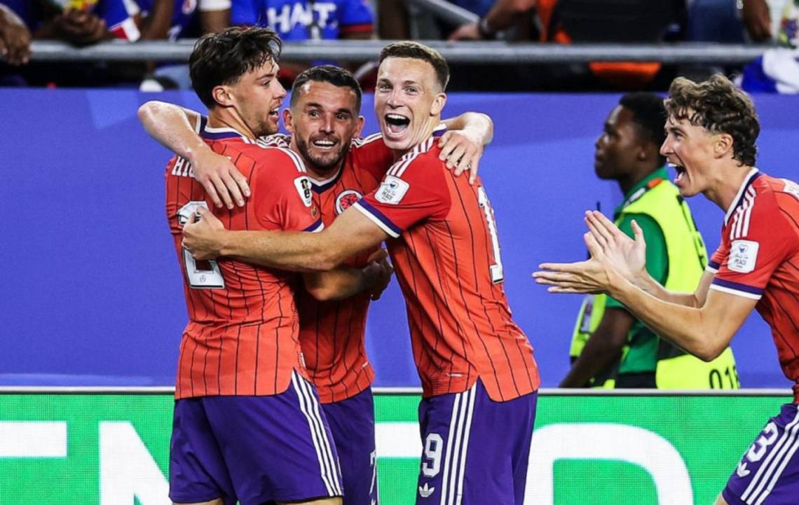 Con sufrimiento y una polémica final, Escocia derrotó a Haití en su debut mundialista