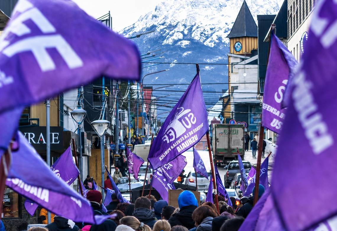 Cuatro provincias de la Patagonia atraviesan conflictos docentes por reclamos salariales y laborales