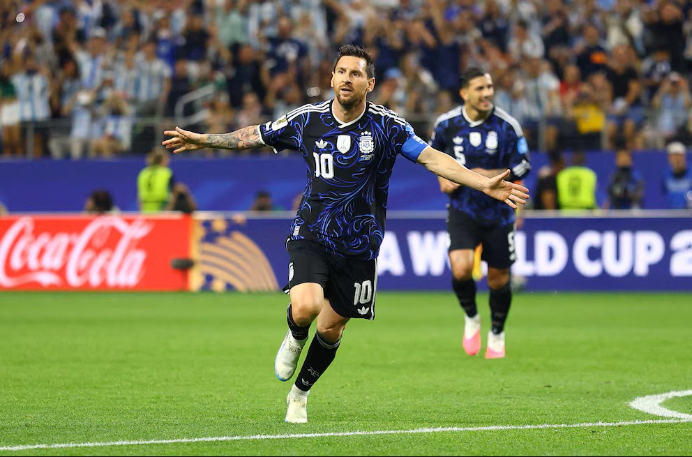 Argentina jugará con la camiseta azul ante Inglaterra en una semifinal cargada de historia