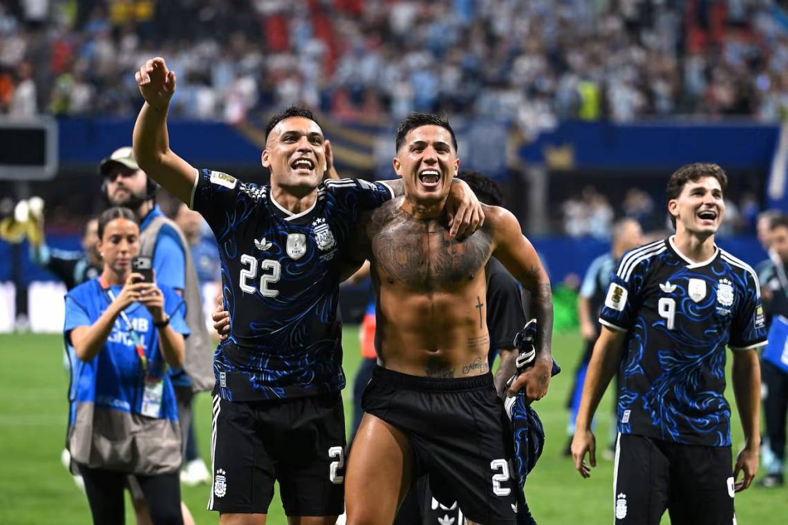 Argentina dio vuelta un partidazo ante Inglaterra y jugará la final del Mundial ante España