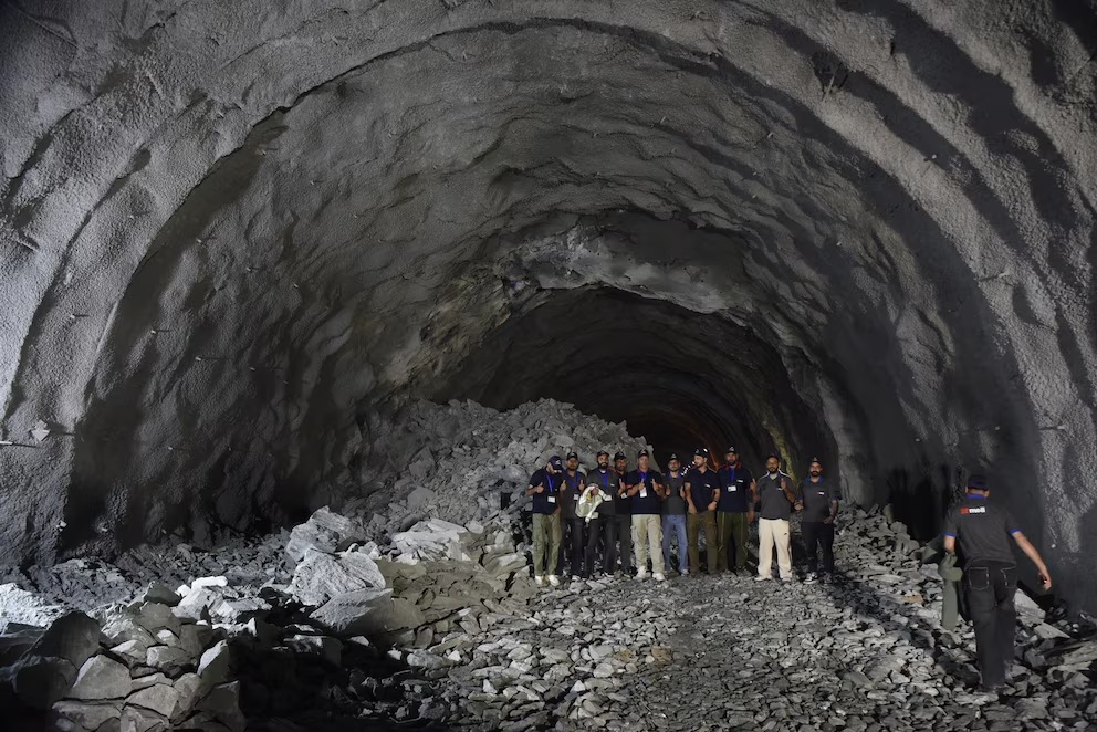 Tragedia en India: al menos diez muertos tras el derrumbe de un túnel en construcción