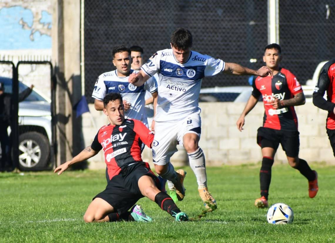 Colón empató sobre la hora y rescató un punto ante Acassuso