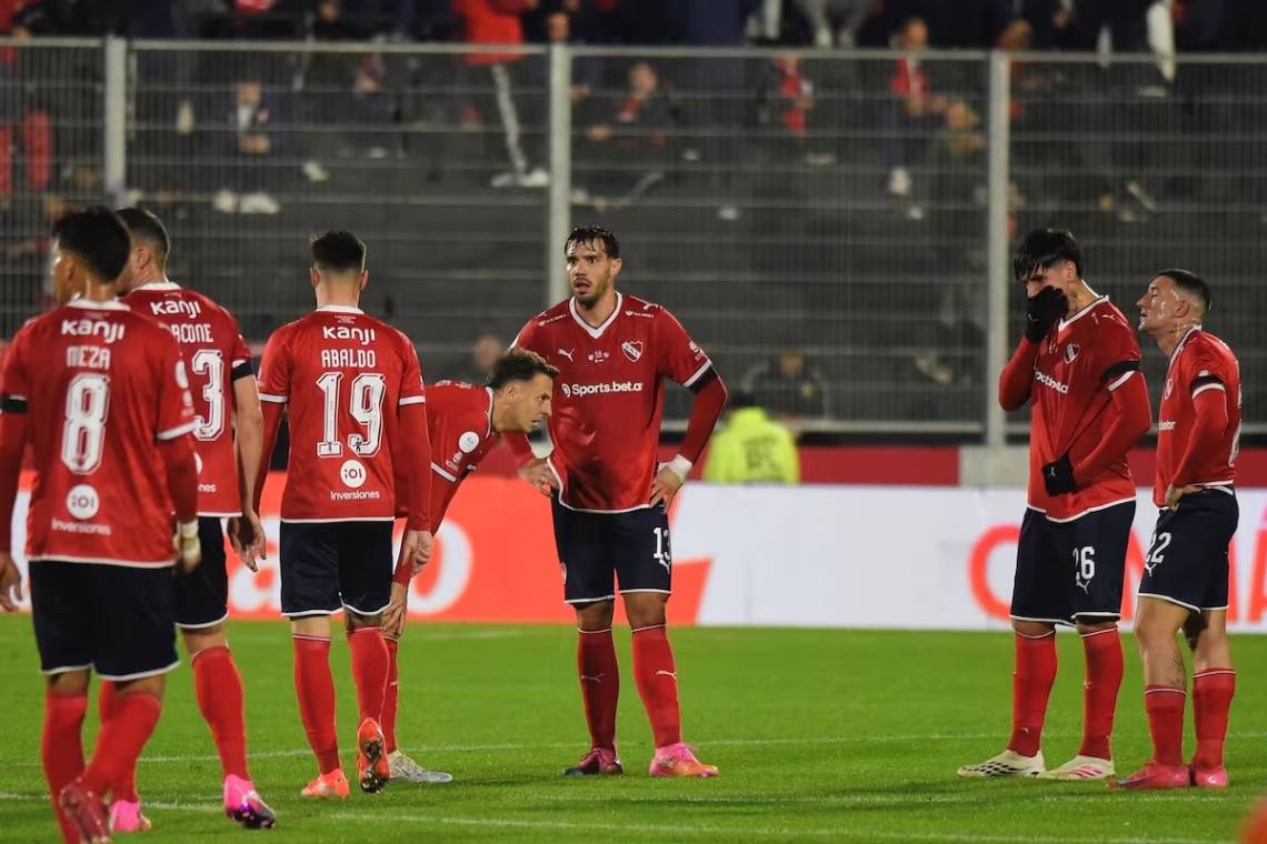 Independiente, en crisis: Atlético Tucumán lo goleó 4-0 y lo eliminó de la Copa Argentina