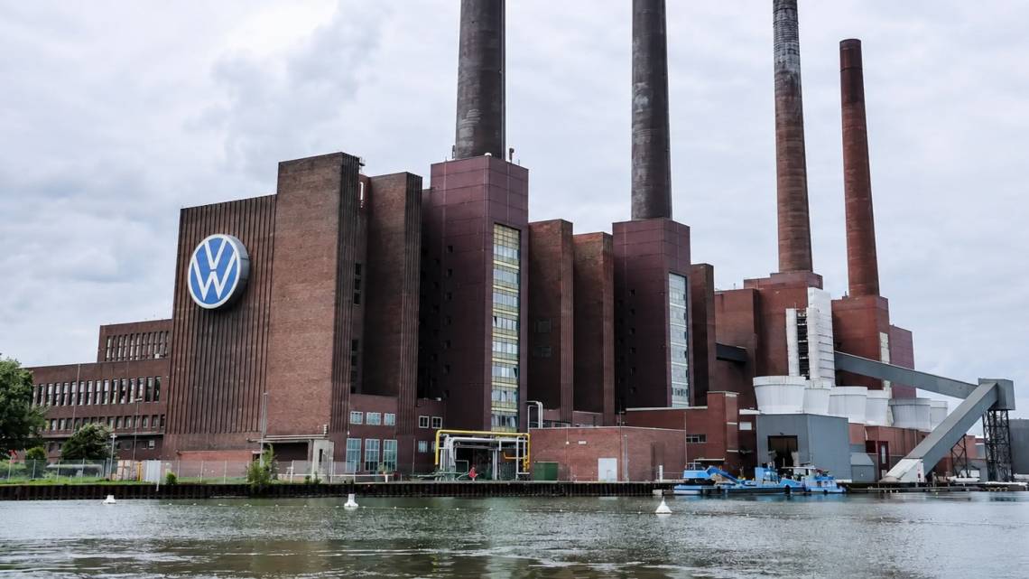 Volkswagen analiza un giro histórico: de fabricar autos a producir material de guerra