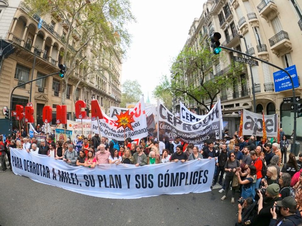 Del Congreso a Plaza de Mayo: la izquierda encabezó la “Marcha de la Bronca” contra el Gobierno
