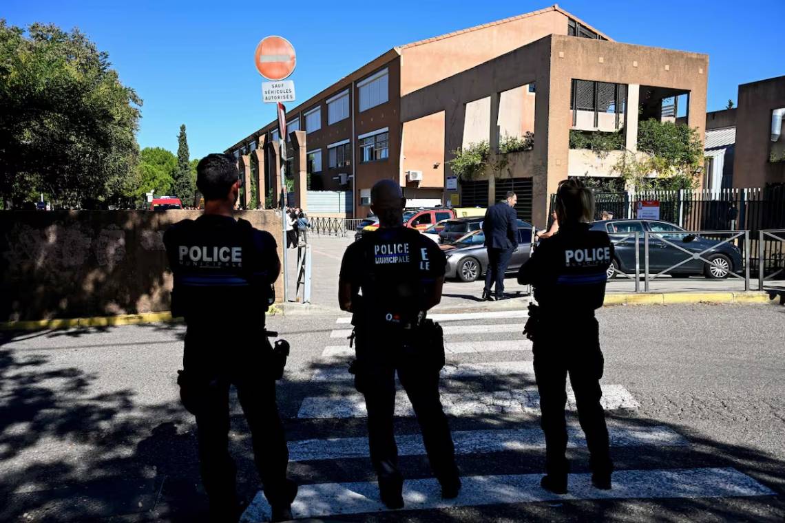 Francia: un adolescente de 14 años le disparó al director de su colegio