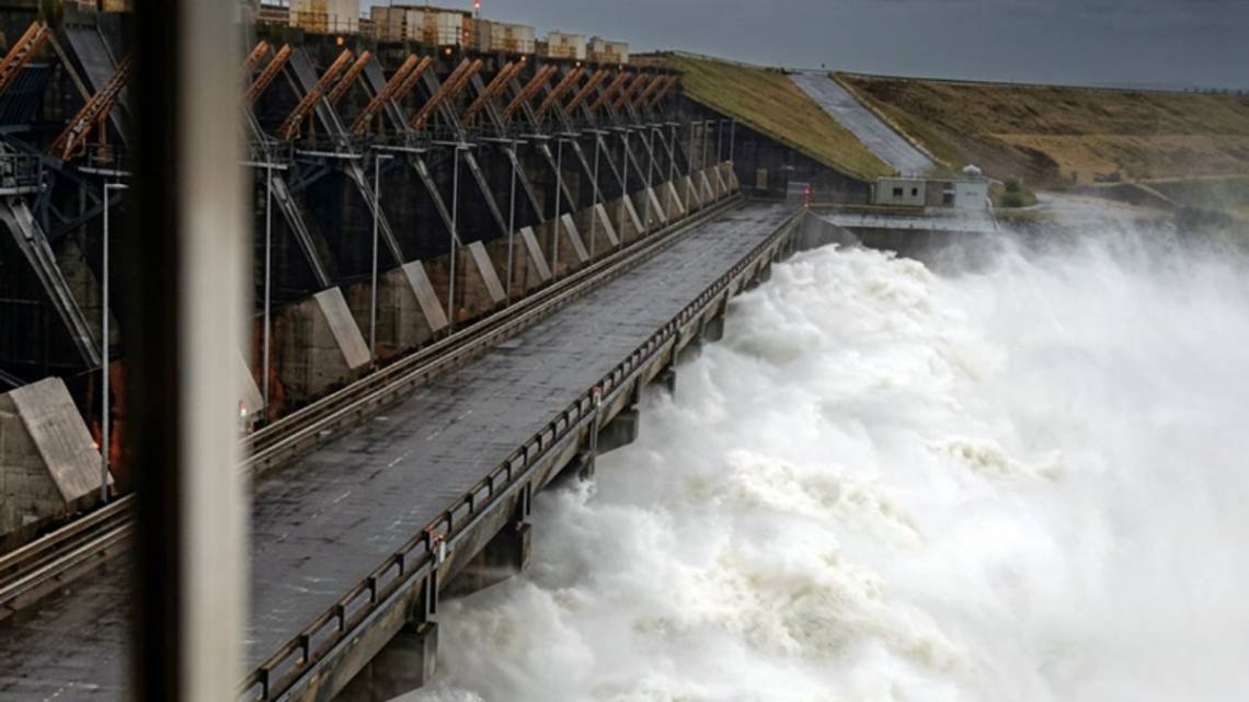 Efecto El Niño: Yacyretá abrió sus compuertas por primera vez en tres años ante la crecida de los ríos