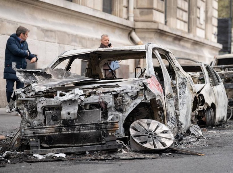 Más de 200 personas fueron encarceladas en Francia tras los disturbios y saqueos