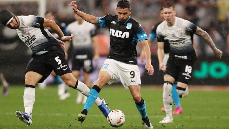 Racing logró un buen empate en Brasil frente a Corinthians