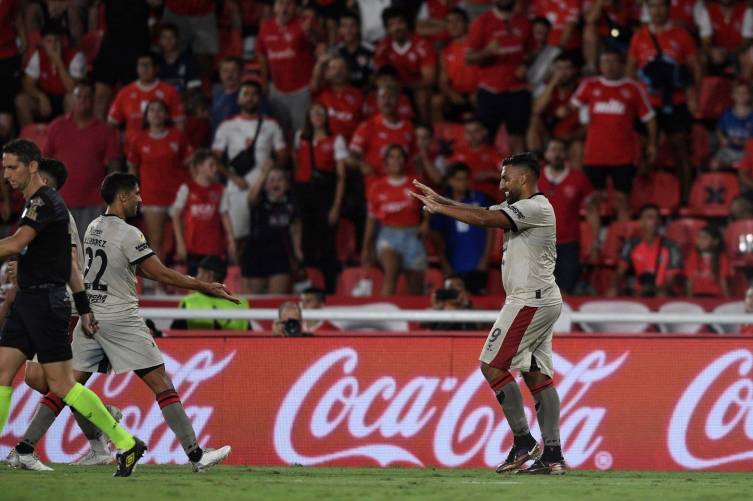 Colón rescató un punto ante Independiente, pero sigue sin ganar