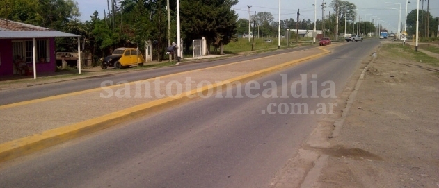 El cantero central torna inseguro ese tramo de la Autovía 19 y genera dificultades en el tránsito.