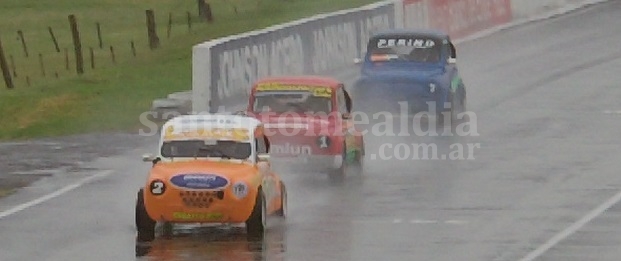 Gonzalo Lazarotto ganó bajo la lluvia en Paraná.