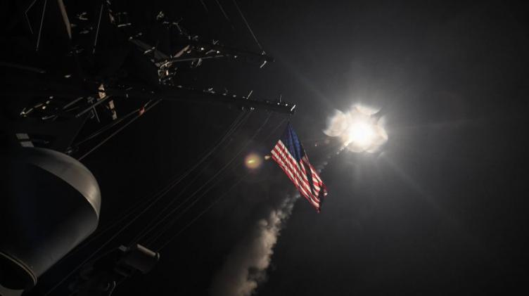 Estados Unidos bombardeó una base militar siria