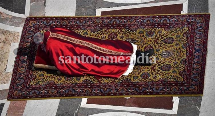 En el Viernes Santo, Francisco encabeza el Vía Crucis en el Vaticano