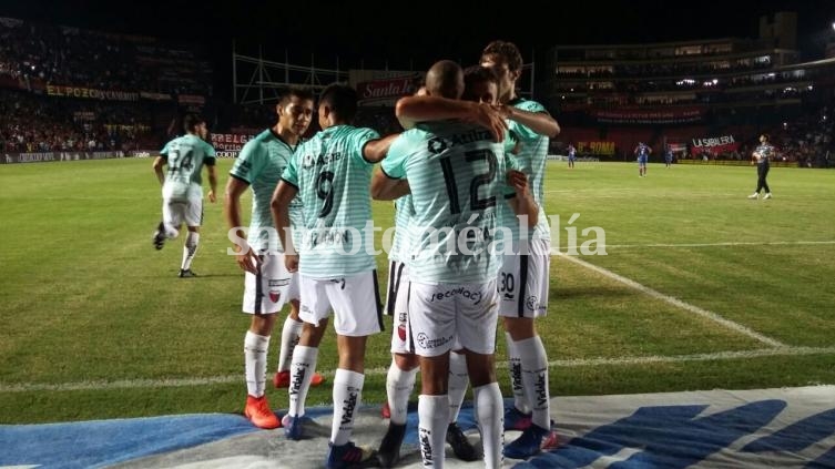 Colón le ganó a Tigre con goles de Vera y Leguizamón. (Foto: LT 10)