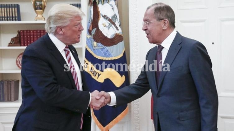 Putin ofrece entregar la transcripción de la reunión entre Trump y Lavrov