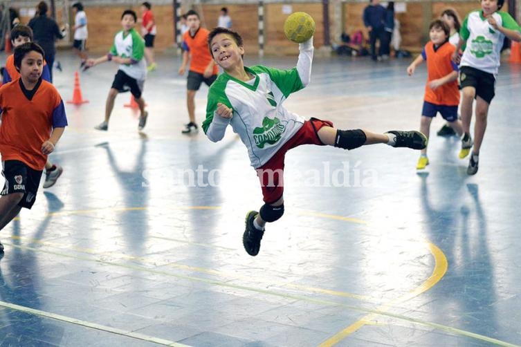 Handball infantil en el camping municipal