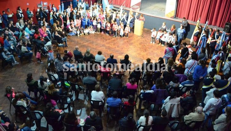 El acto central se realizó en el Centro Cultural. (Foto: Municipalidad de Santo Tomé)